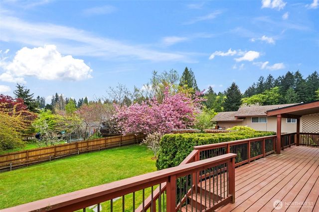 5061 NW Lakeness, Poulsbo, WA 98370