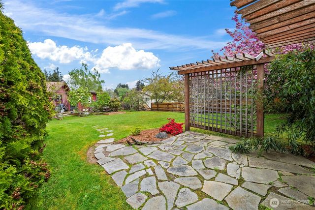 5061 NW Lakeness, Poulsbo, WA 98370