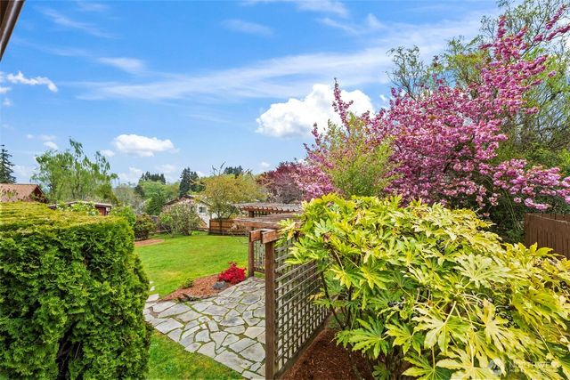 5061 NW Lakeness, Poulsbo, WA 98370