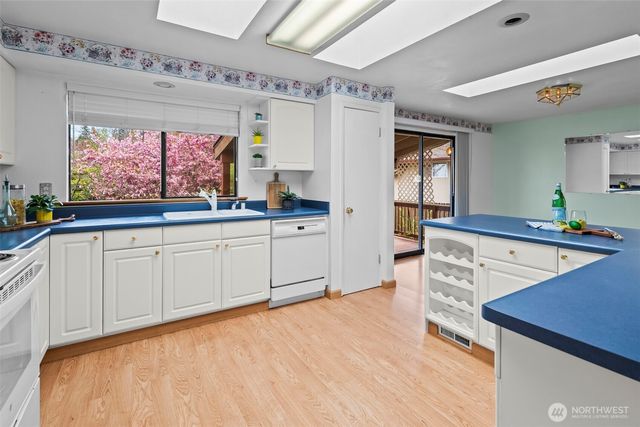 5061 NW Lakeness, Poulsbo, WA 98370
