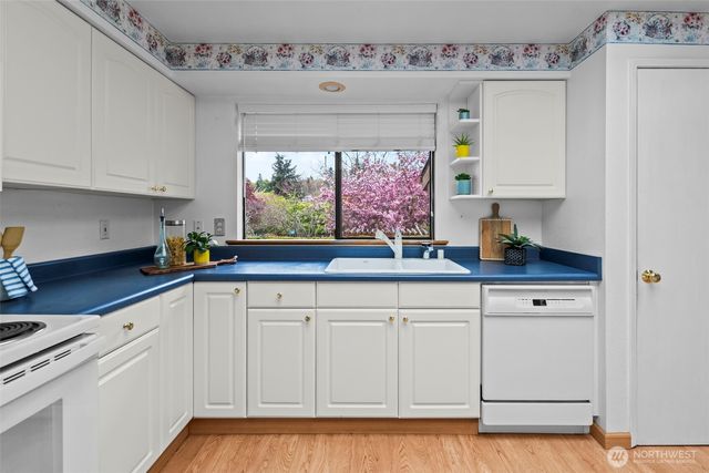 5061 NW Lakeness, Poulsbo, WA 98370
