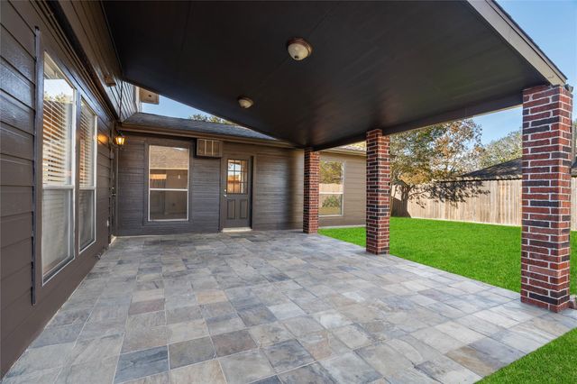 4527 Fox Run Street, Pearland, TX 77584