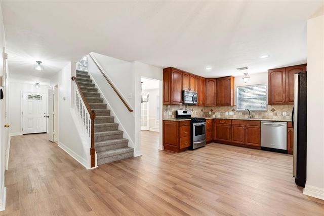 4527 Fox Run Street, Pearland, TX 77584