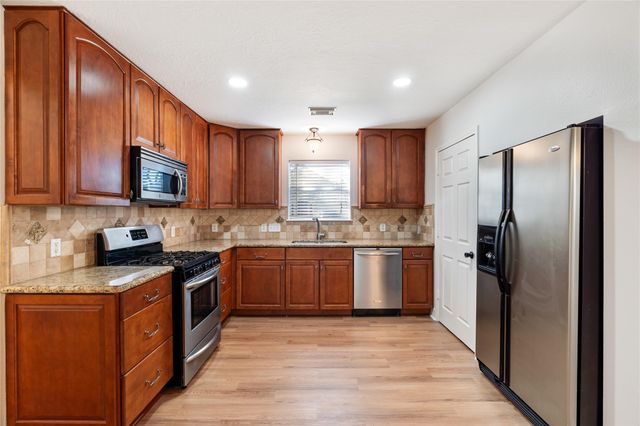 4527 Fox Run Street, Pearland, TX 77584