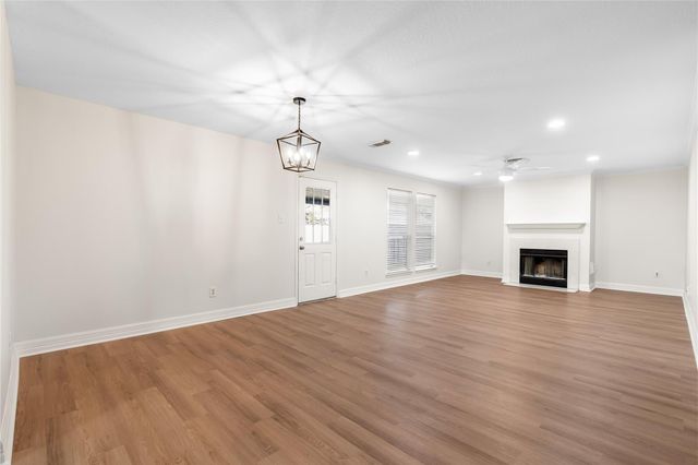 4527 Fox Run Street, Pearland, TX 77584