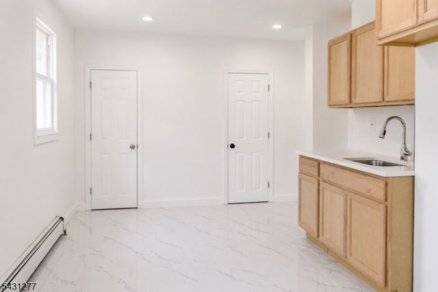 80 Wayne Ave, Paterson City, NJ 07522