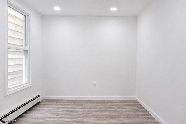 80 Wayne Ave, Paterson City, NJ 07522