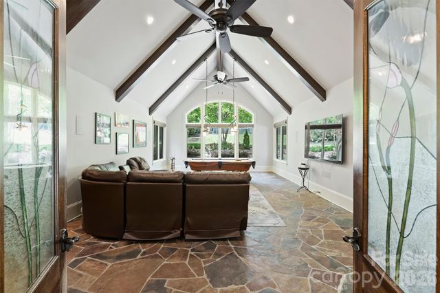 4901 Carmel Park Drive, Charlotte, NC 28226
