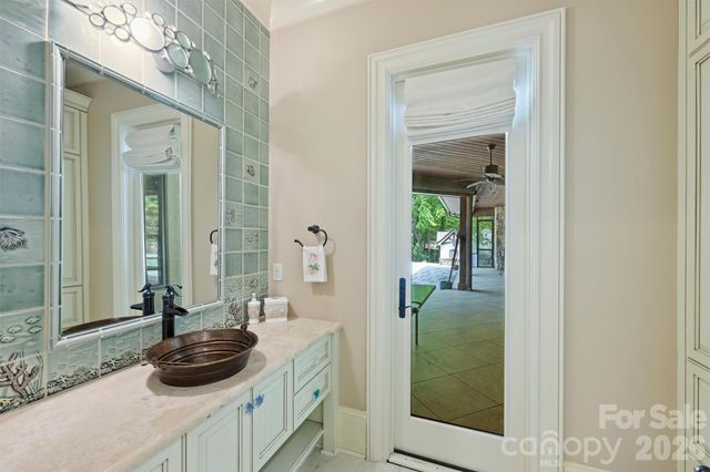 4901 Carmel Park Drive, Charlotte, NC 28226
