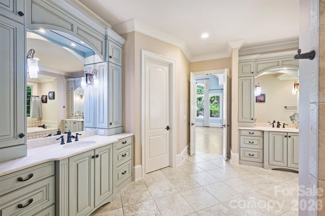 4901 Carmel Park Drive, Charlotte, NC 28226