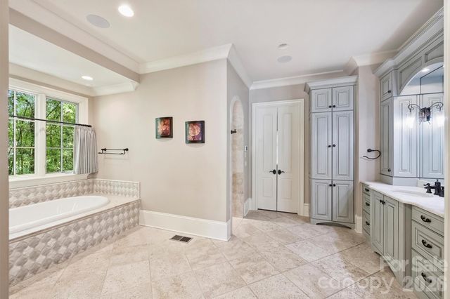 4901 Carmel Park Drive, Charlotte, NC 28226