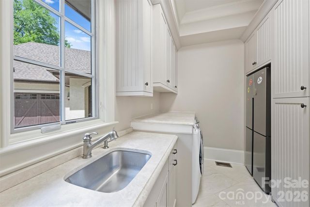 4901 Carmel Park Drive, Charlotte, NC 28226