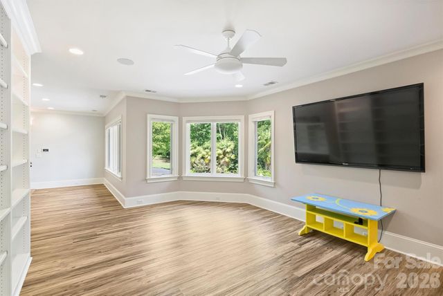 4901 Carmel Park Drive, Charlotte, NC 28226