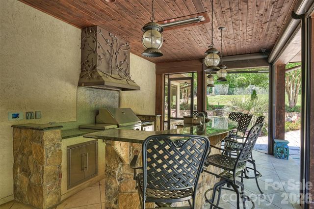 4901 Carmel Park Drive, Charlotte, NC 28226