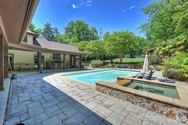 4901 Carmel Park Drive, Charlotte, NC 28226