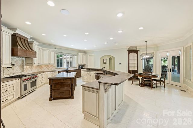 4901 Carmel Park Drive, Charlotte, NC 28226