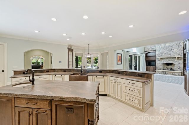 4901 Carmel Park Drive, Charlotte, NC 28226