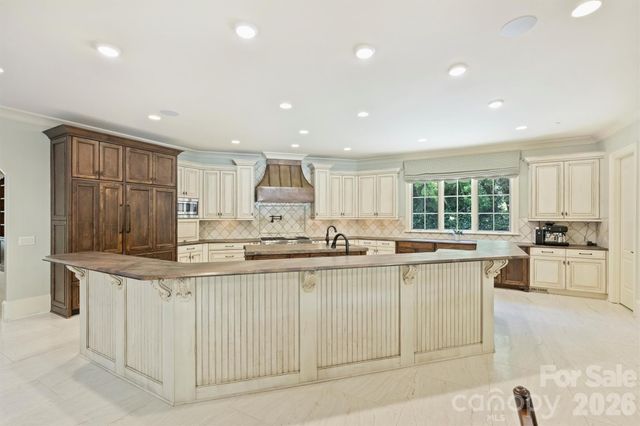 4901 Carmel Park Drive, Charlotte, NC 28226