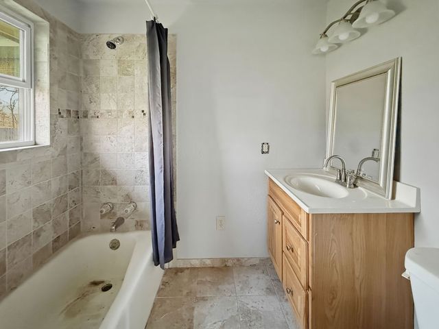 2247 W Sherman Street, Paris, TX 75460