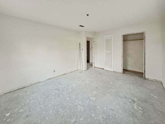 2247 W Sherman Street, Paris, TX 75460