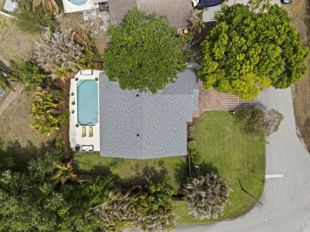 1904 NE Avenida Dracaena, Jensen Beach, FL 34957