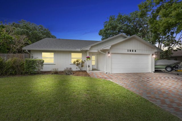 1904 NE Avenida Dracaena, Jensen Beach, FL 34957