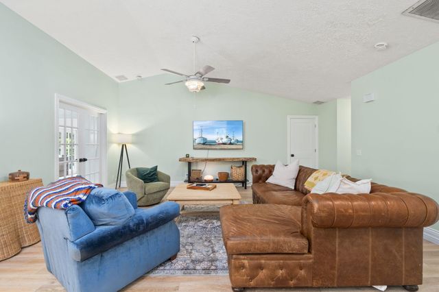 1904 NE Avenida Dracaena, Jensen Beach, FL 34957