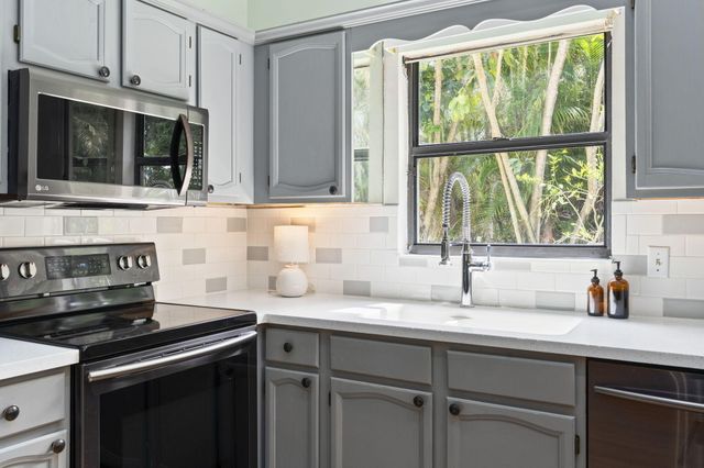 1904 NE Avenida Dracaena, Jensen Beach, FL 34957