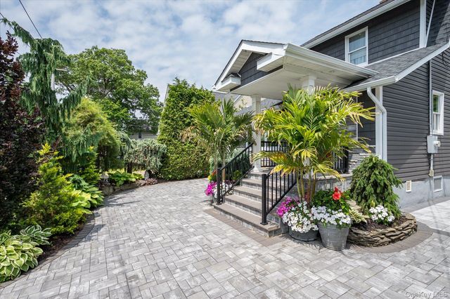 6 Marlboro Place, Bellmore, NY 11710