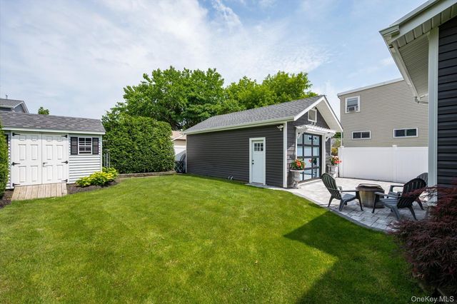 6 Marlboro Place, Bellmore, NY 11710