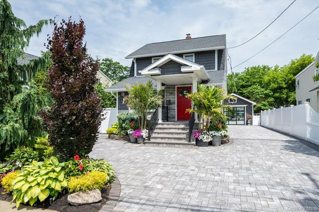 6 Marlboro Place, Bellmore, NY 11710