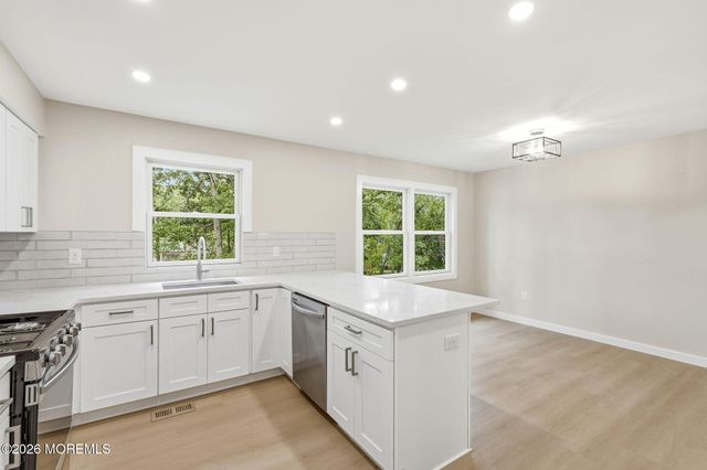 60 Woodland Road, Bayville, NJ 08721