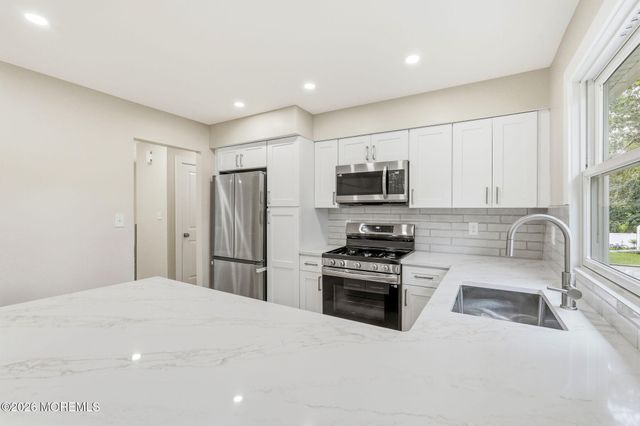 60 Woodland Road, Bayville, NJ 08721