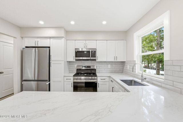 60 Woodland Road, Bayville, NJ 08721
