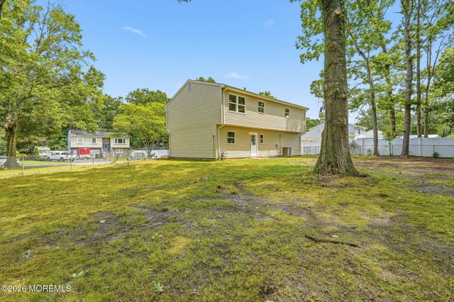 60 Woodland Road, Bayville, NJ 08721