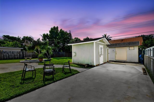 5678 Cinnamon Drive, West Palm Beach, FL 33415