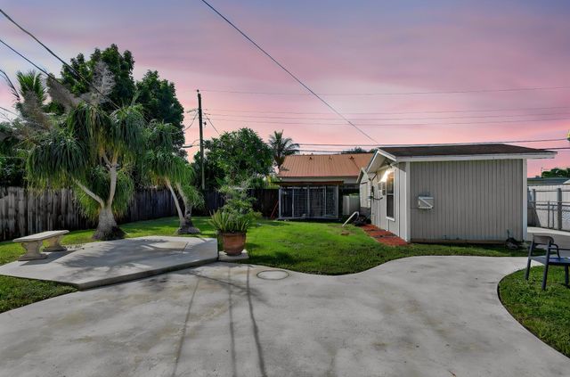 5678 Cinnamon Drive, West Palm Beach, FL 33415