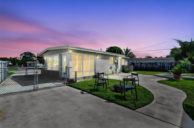5678 Cinnamon Drive, West Palm Beach, FL 33415
