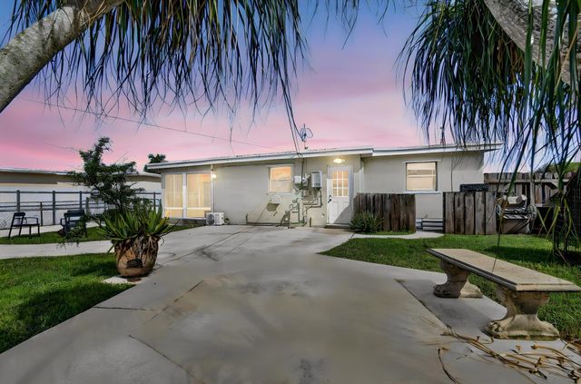 5678 Cinnamon Drive, West Palm Beach, FL 33415