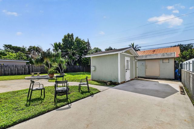 5678 Cinnamon Drive, West Palm Beach, FL 33415