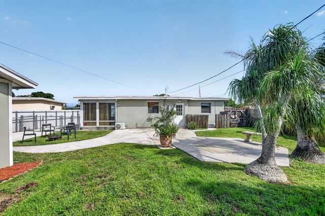 5678 Cinnamon Drive, West Palm Beach, FL 33415