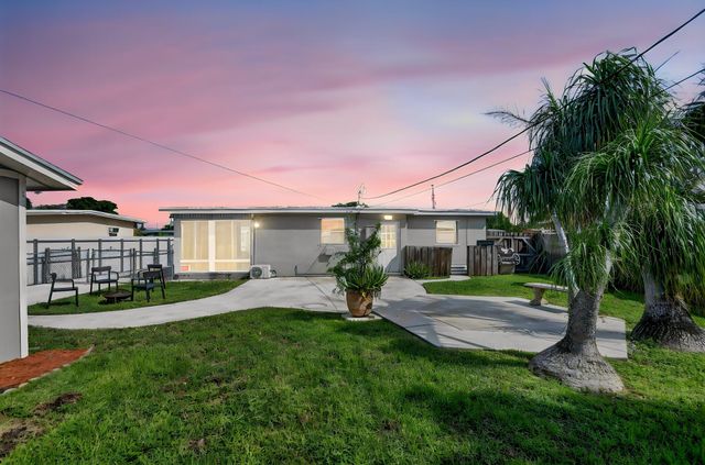 5678 Cinnamon Drive, West Palm Beach, FL 33415