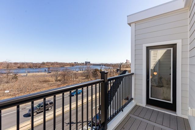 656 Mystic Ave B, Somerville, MA 02145