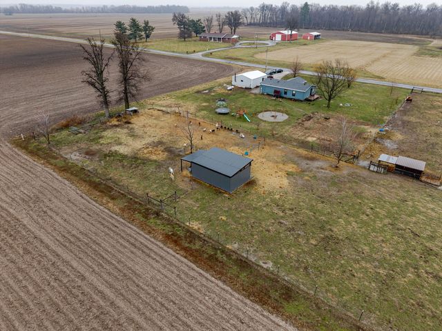 4239 Seven Hills Road, Odin, IL 62870