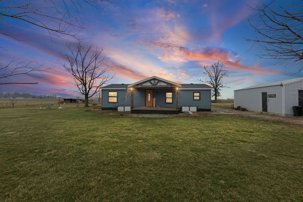 Image 1 of property listing at 4239 Seven Hills Road, Odin, IL 62870