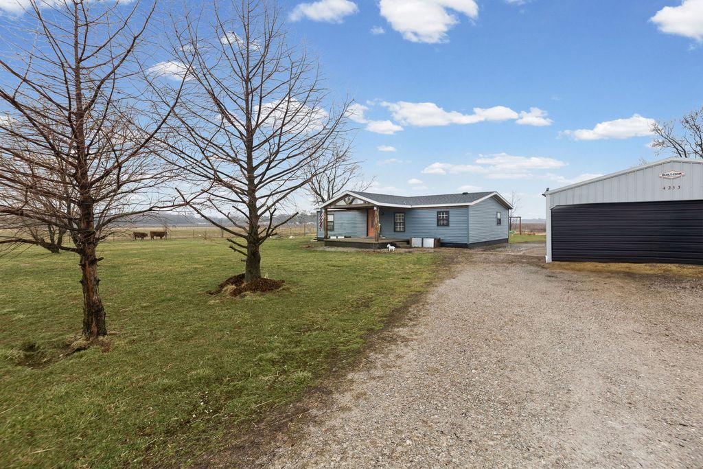 Image 2 of property listing at 4239 Seven Hills Road, Odin, IL 62870