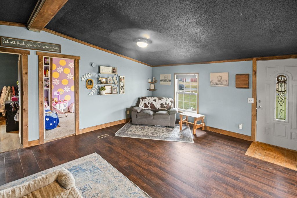 Image 12 of property listing at 4239 Seven Hills Road, Odin, IL 62870