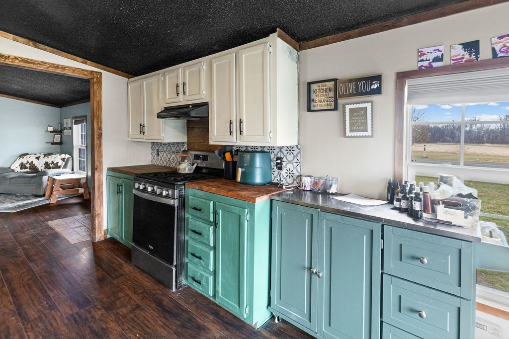 Image 17 of property listing at 4239 Seven Hills Road, Odin, IL 62870