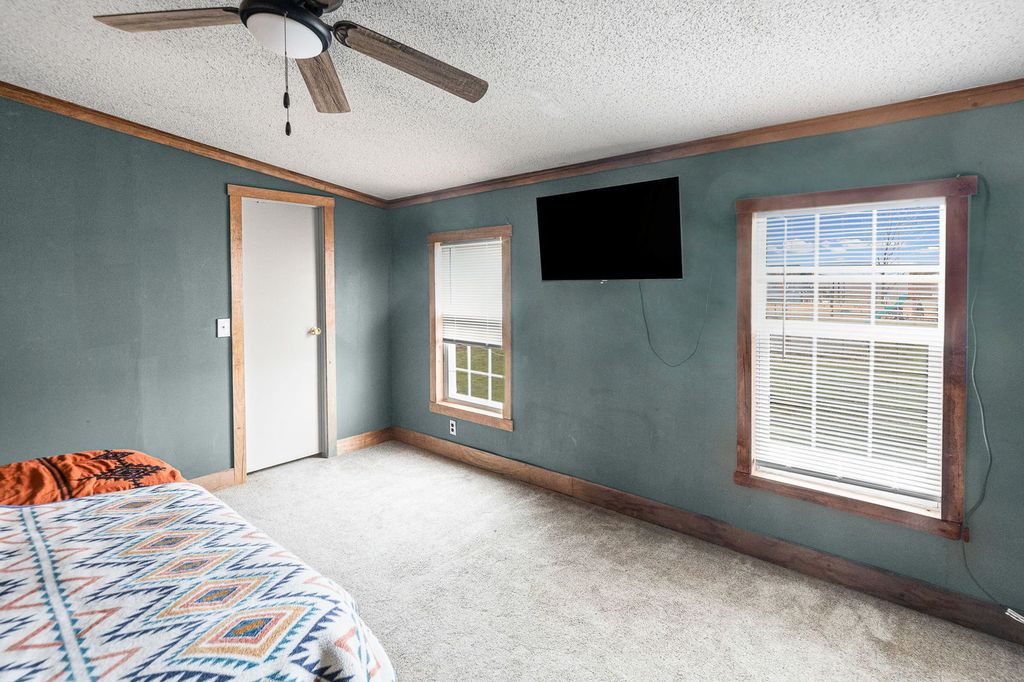 Image 19 of property listing at 4239 Seven Hills Road, Odin, IL 62870