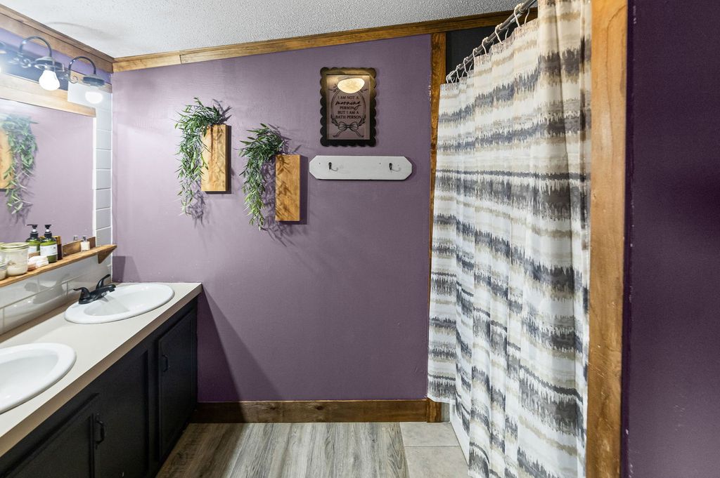 Image 21 of property listing at 4239 Seven Hills Road, Odin, IL 62870